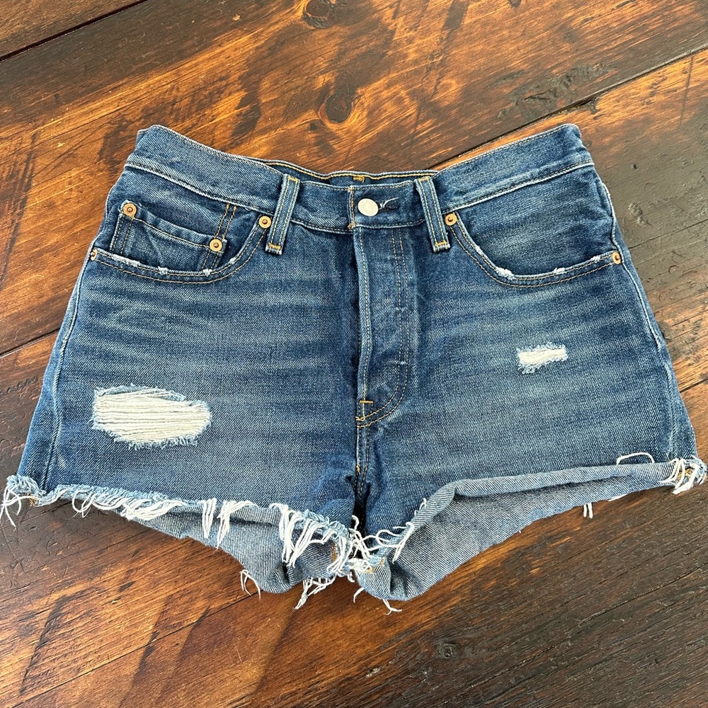 Levi shorts,27